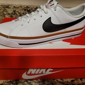 Nike Court Legacy